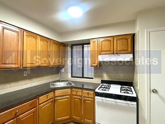 5th image of 49 Cooper St APT 1A