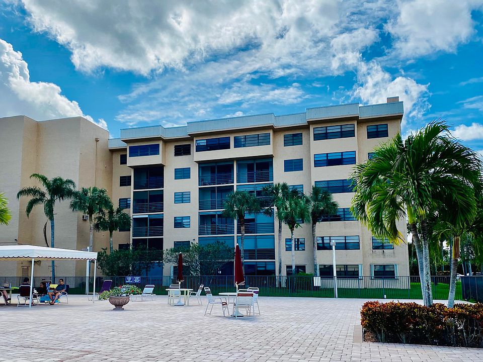 Home For Sale In Lucerne Pointe