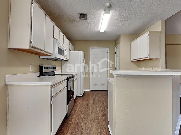 3rd image of 106 Habitat Dr