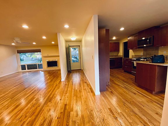 3rd image of 16610 Lake Hills Blvd