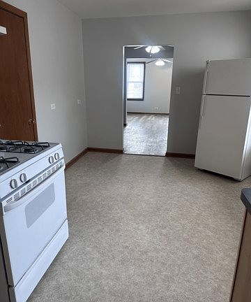 3rd image of 1725 W 18th Pl #2B
