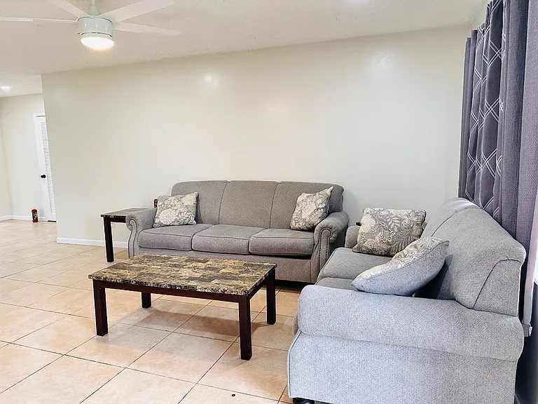 1850 SE Burgundy Ln — Photo 5