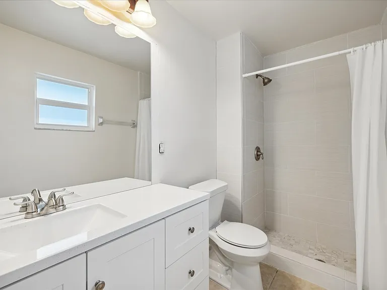 607 SW 26th St — Photo 10