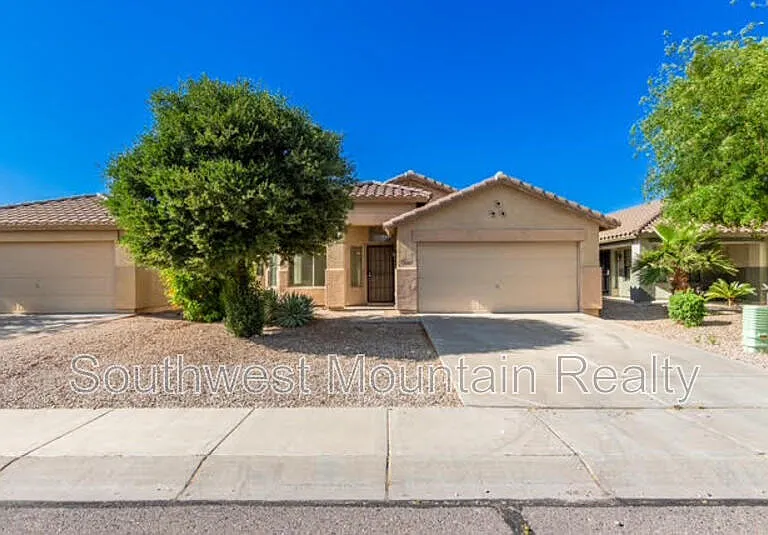 1140 W Oak Tree Ln — Photo 1