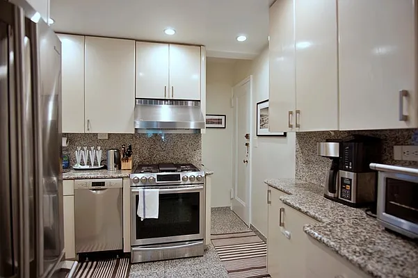 Rented by Domus Realty | media 6