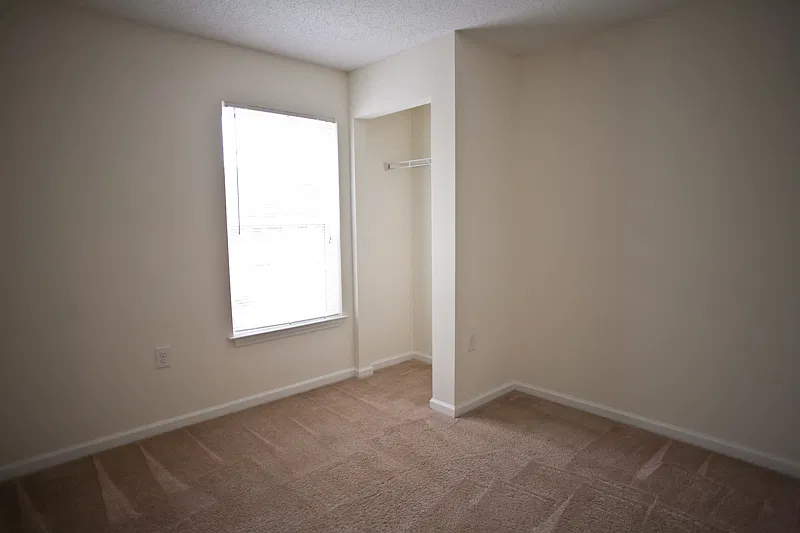 4br/4ba right downtown! Rent includes water and electricity and parking spot! — Photo 4