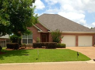 541 Spring Lake Dr, Pearl, MS 39208