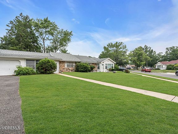 4th image of 86 Camellia Drive #B