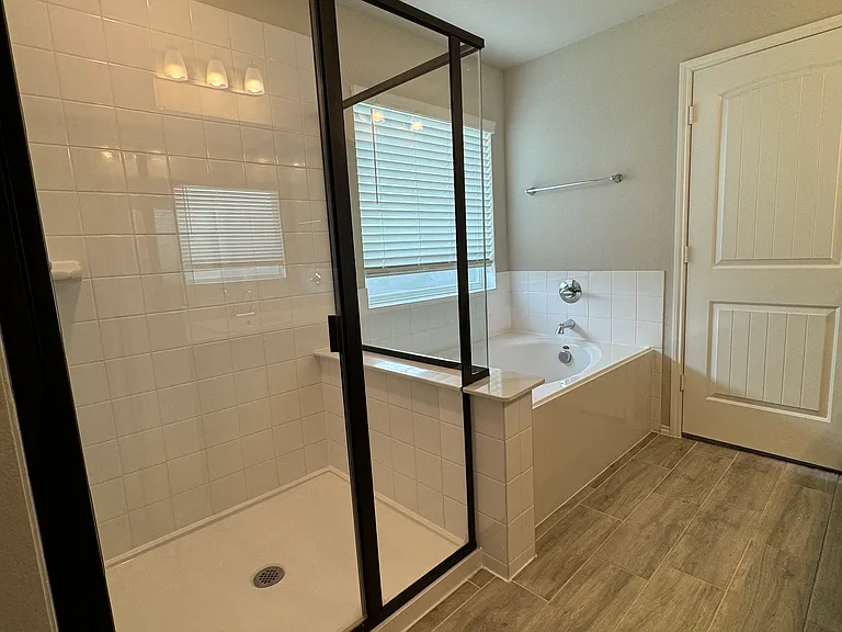 6033 Seguin Ct — Photo 13