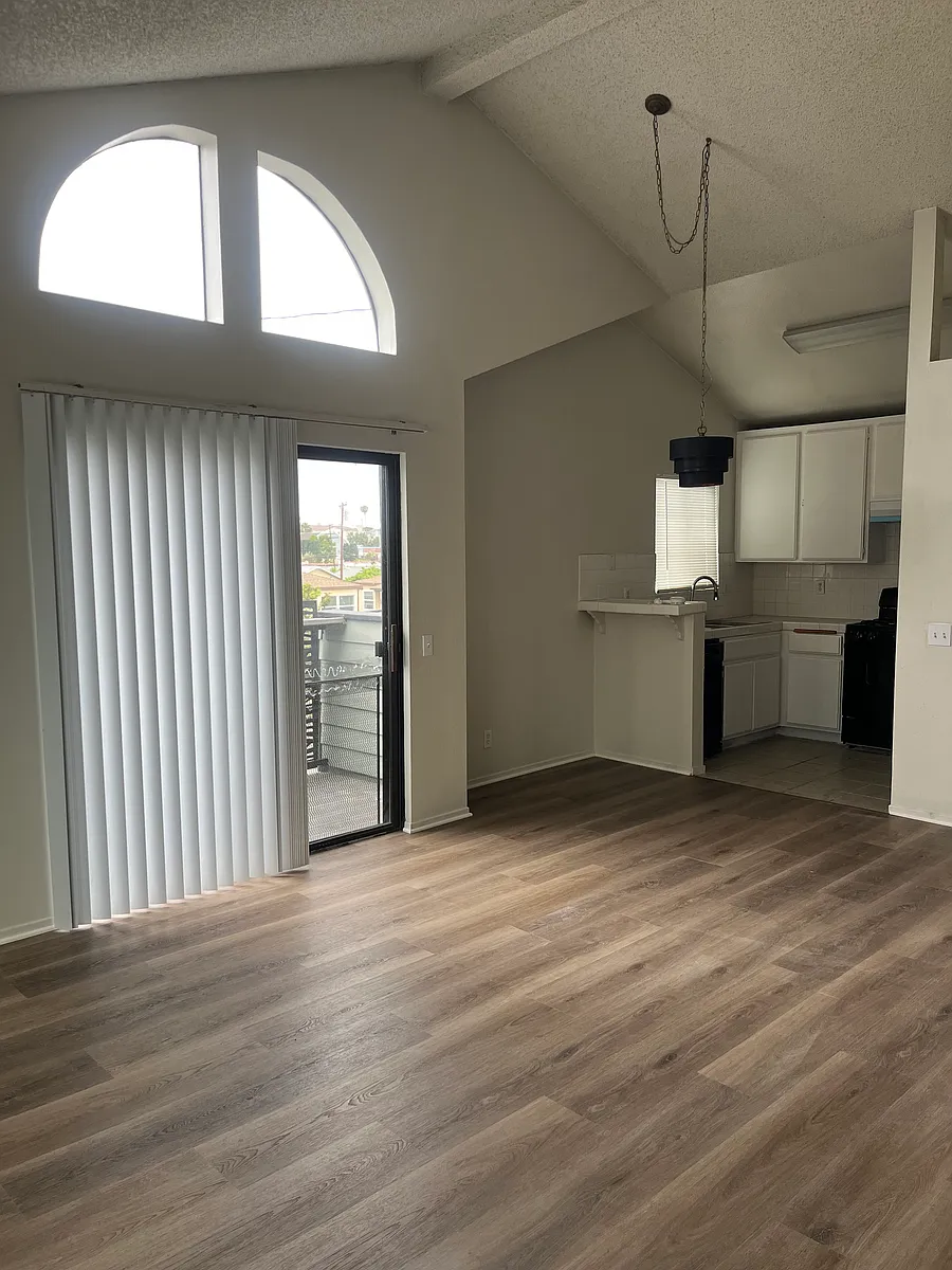 Building Photo - 1108 Termino Ave #301