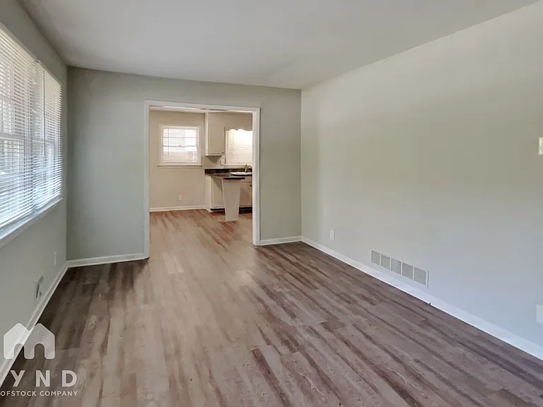 2731 Carriage Ln — Photo 7