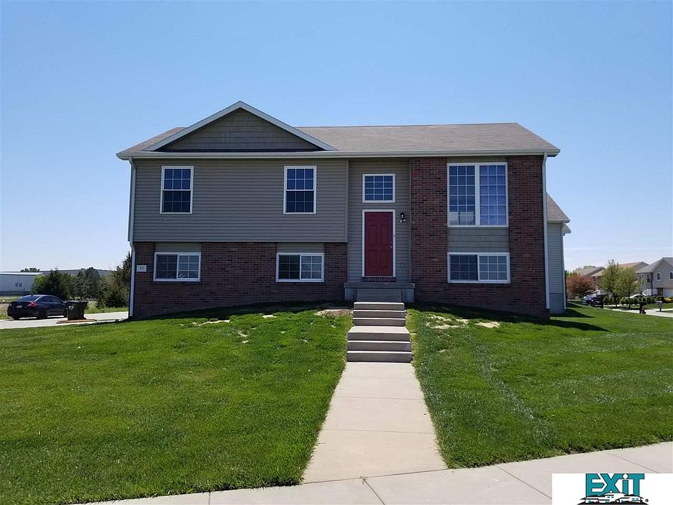 1st image of 930 Lamont Dr