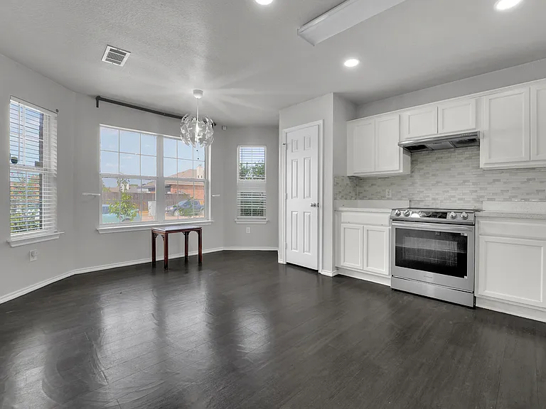 930 Timber Oaks Ln — Photo 8