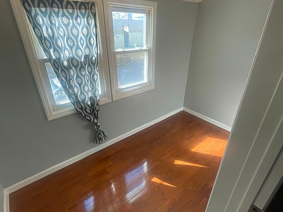 3rd image of 10 Boylan St Floor 1