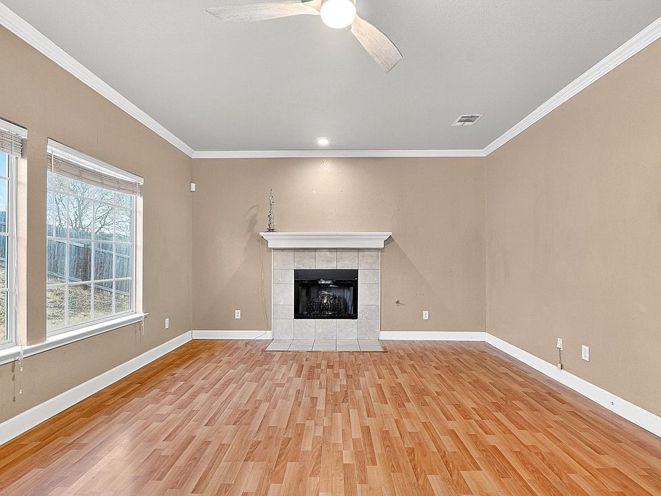 2nd image of 3811 Hawk View St