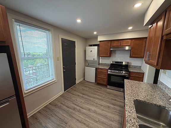 3rd image of 2822 Broadway Ave APT 3