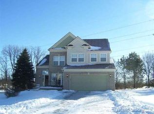 3845 Crestwood Ct, Rochester, MI 48306