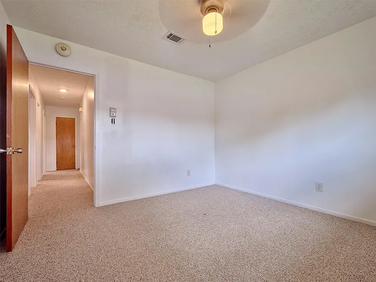 1018 Shawnee St — Photo 18