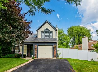 1964 Barnhill Dr, Mundelein, IL