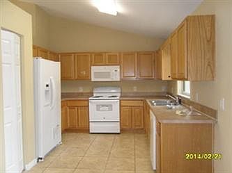 4th image of 695 W Anderson Ln