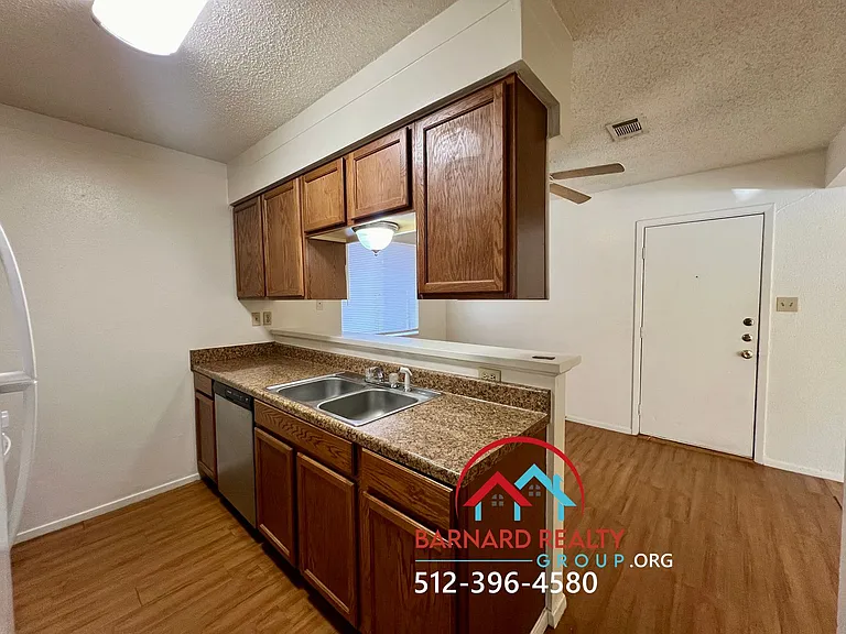 809 Allen St — Photo 9