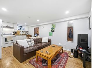 172 Cobourg St #B, Ottawa, ON K1N 8H5