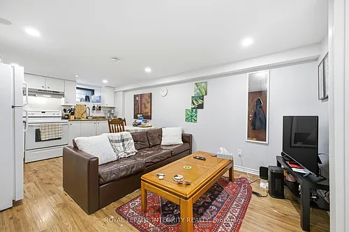 172 Cobourg St Photo 1