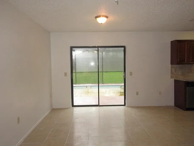 11348 Linden Dr — Photo 4