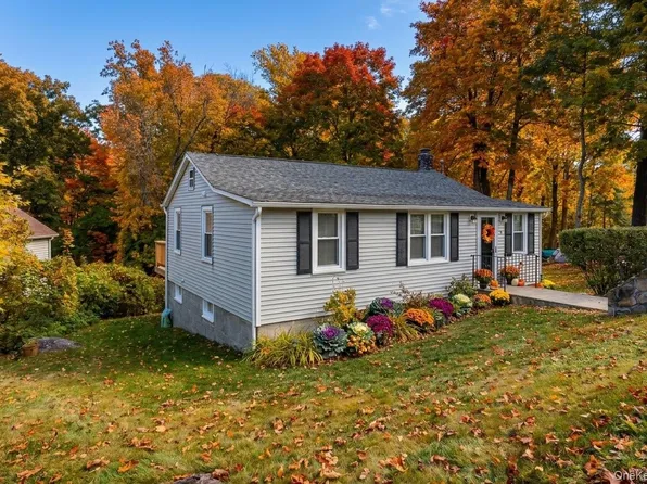 28 Brewster Drive, Carmel, NY 10512