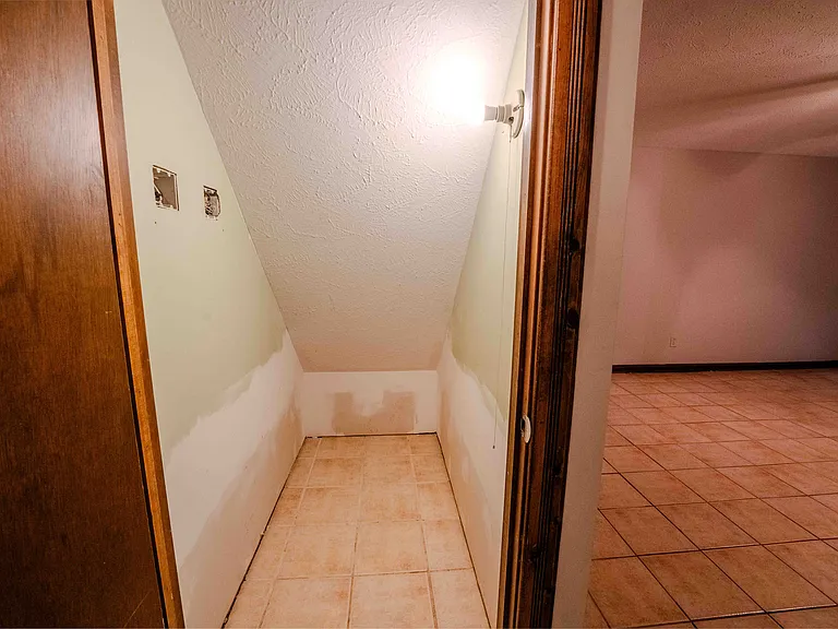 225 Parker Dr — Photo 28