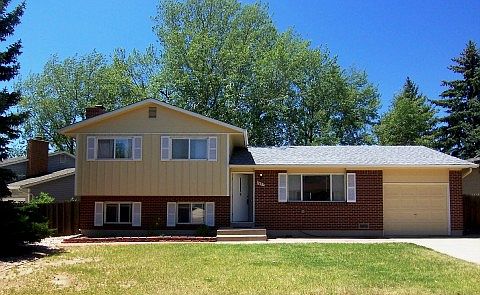 Great Tri-Level Home Nestled  in Quiet Neighborhood