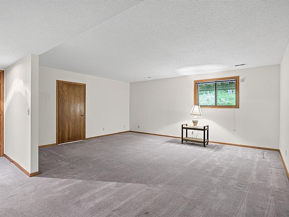 5th image of 72 Garden Dr