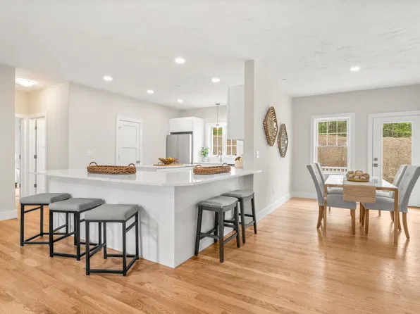 99 Driftwood Circle #38, Sandown, NH 03873