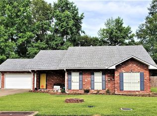 324 Twin Oaks Rd E, Pineville, LA 71360