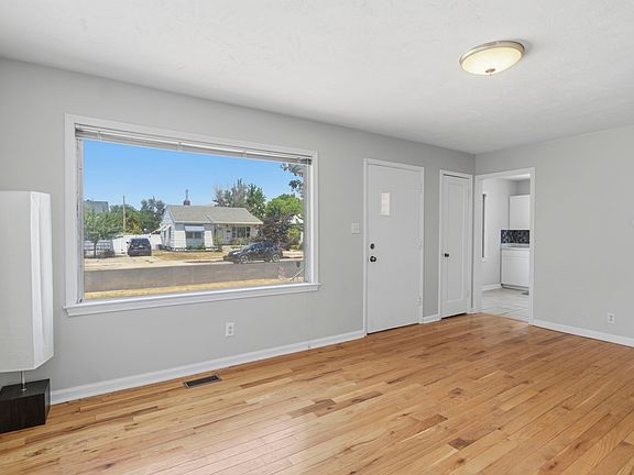 4th image of 831 W Montague Ave S