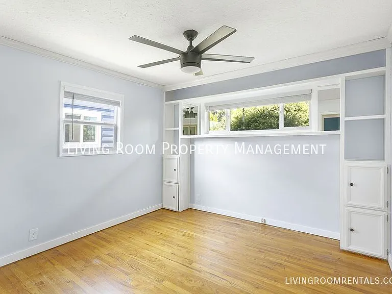 725 Riverdale Dr — Photo 8