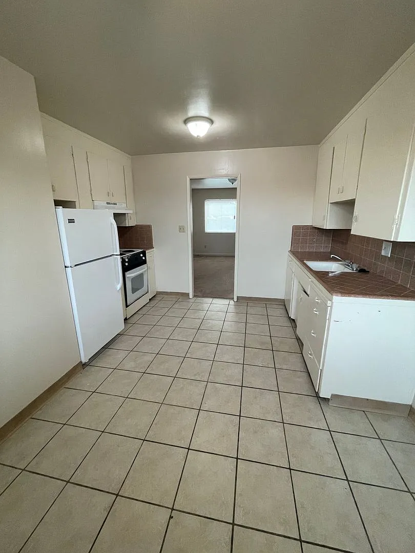 1 Bedroom Apartment — Photo 4