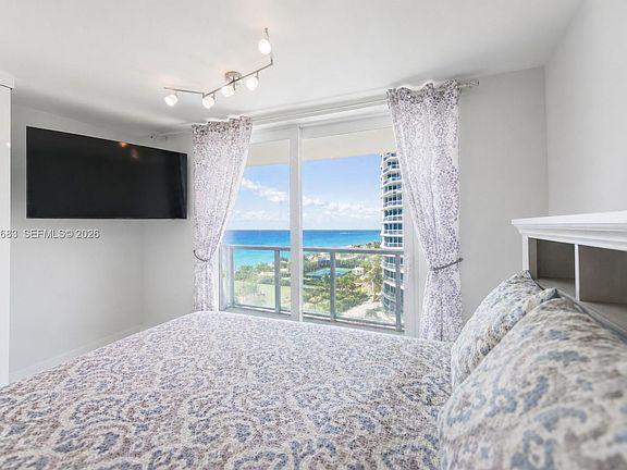 4th image of 19201 Collins Ave #609