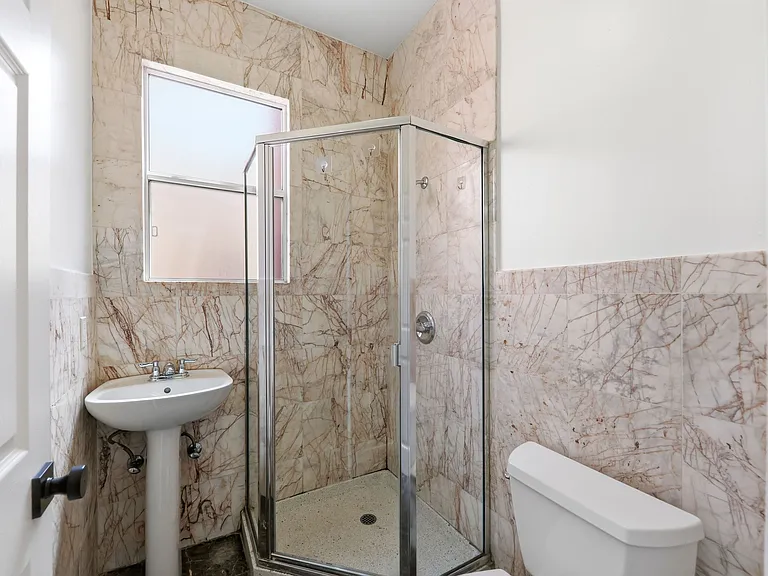 320 Harriet St — Photo 23