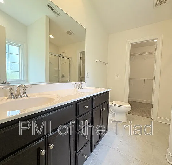 2974 York Place Dr — Photo 9
