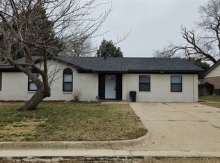 537 NW Chisholm Rd, Burleson, TX 76028