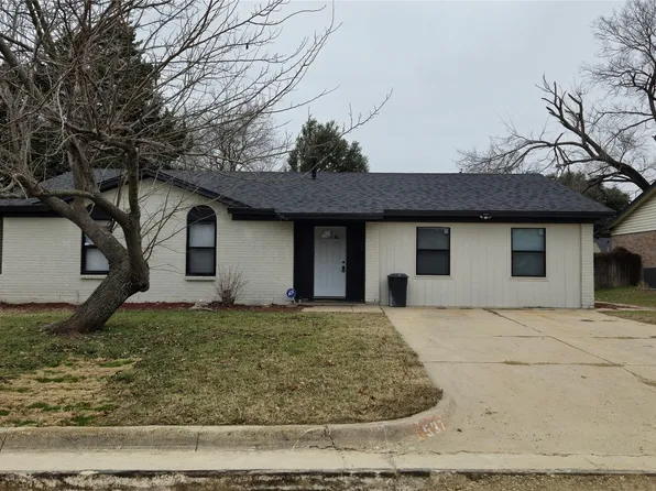 537 NW Chisholm Rd, Burleson, TX 76028