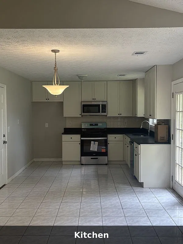 3 bed, 2.0 bath, 1216 sqft, $1,550 — Photo 3