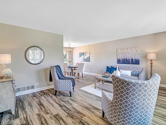 3rd image of 149 Longridge Dr