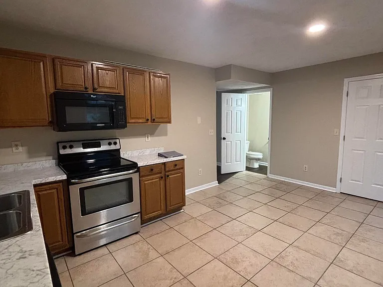 2720 Hayden Park Ln — Photo 4
