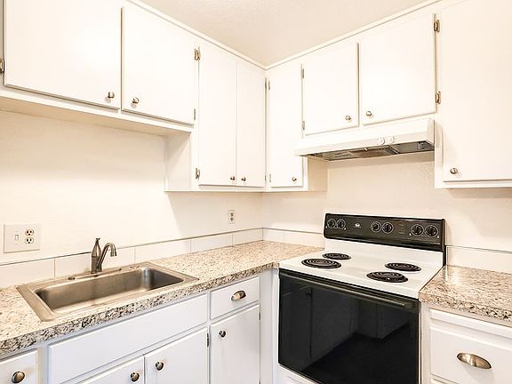 3rd image of 105 N Macleod Ave APT 10