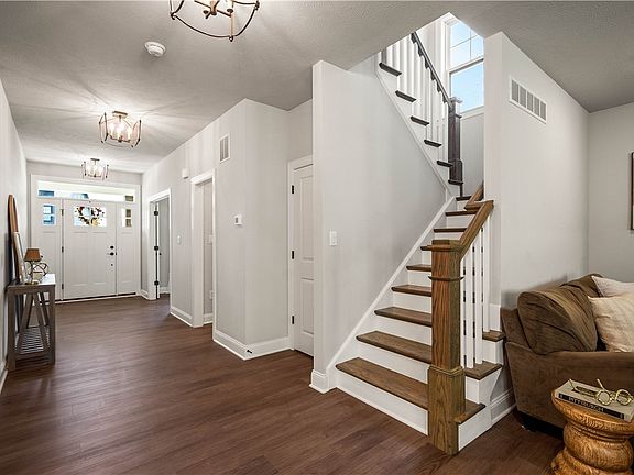 4th image of 121 Maggie Dr