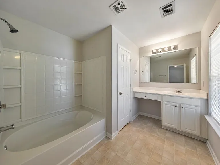 2830 Mayfair Dr — Photo 4