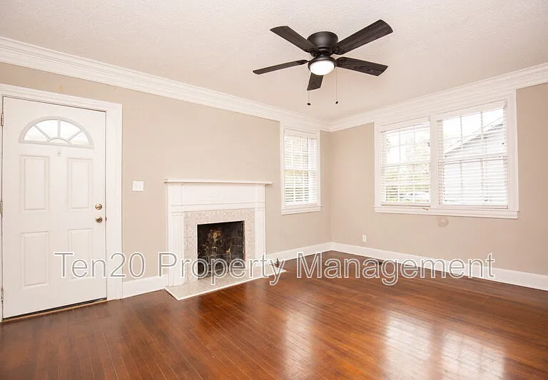 3909 Crestview Dr — Photo 2