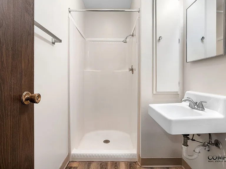 1025 W. MacArthur Avenue — Photo 12